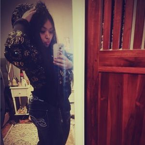 Meet your Posher, Mia